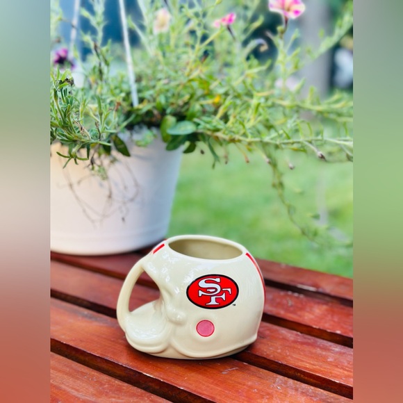 Vintage Sports Concepts San Francisco 49er’s 1986 Football Helmet Coffee Mug - Picture 4 of 6